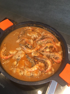 Una foto de Rape al all cremat 😋😋😋con langostinos flameados