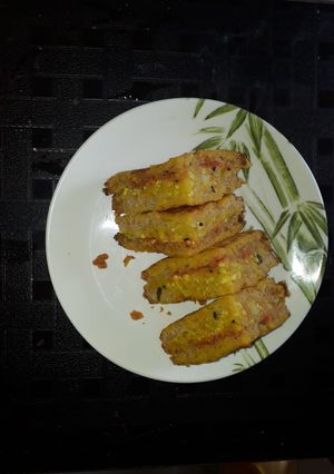 A picture of Potato and paneer stuffed pakoda.