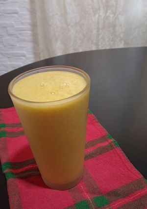 Una foto de Licuado de durazno, chía y mango 🍑🥭 :)