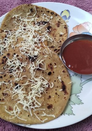 ચીઝ પરાઠા (cheese paratha recipe in Gujarati) રેસીપી મુખ્ય ફોટો