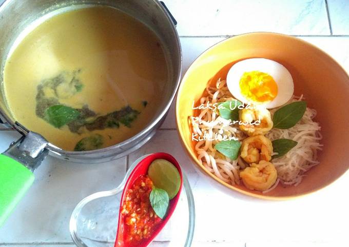 Bagaimana Membuat Laksa Udang dan Telur yang Bikin Ngiler