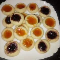 Una foto de Galletas rellenas de mermelada