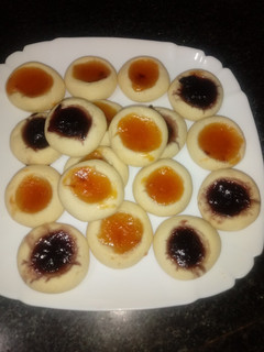 Una foto de Galletas rellenas de mermelada
