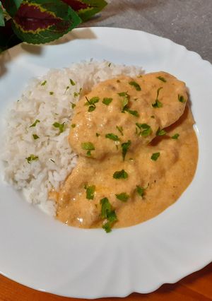TEJSZÍNES-FOKHAGYMÁS CSIRKEMELL 🥘🧄 recept fotója