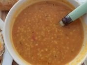 Una foto de sopa de cebada