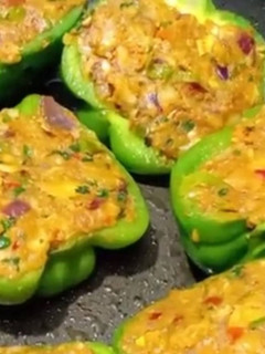 भरवां शिमला मिर्च (Bharva shimla mirch recipe in Hindi) रेसिपी मुख्य फोटो