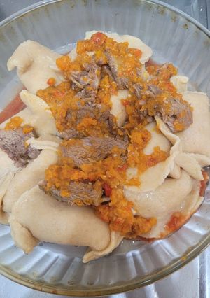 Una foto de Tortelletis con salsa de zanahorias y carne