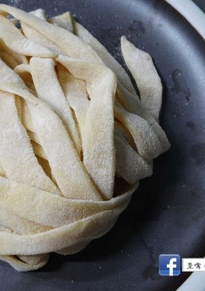 自製雞蛋麵條 的食譜成品照片
