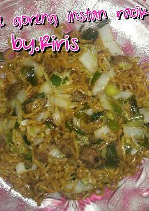 Foto resep Mie goreng instan daging racik rasa ayam bawang