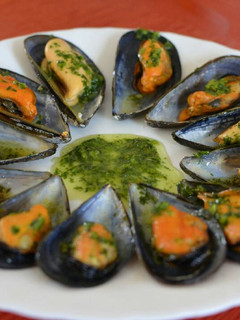 Una foto de Mejillones a la plancha con Mojo Verde