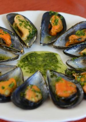 Una foto de Mejillones a la plancha con Mojo Verde