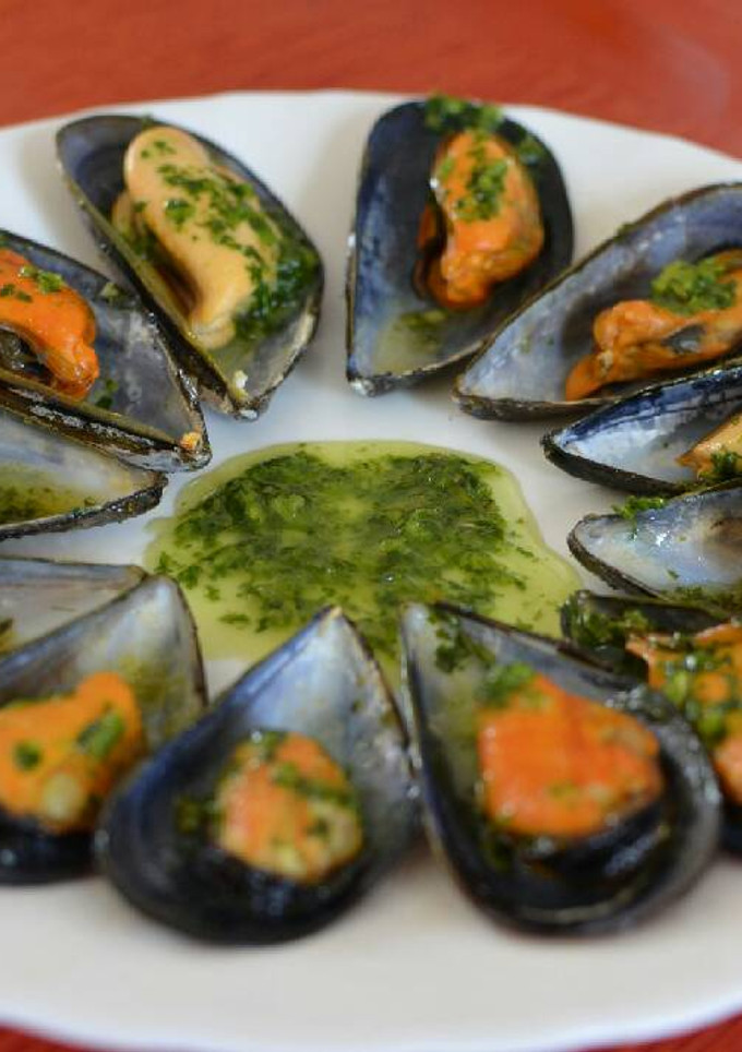 Una foto de Mejillones a la plancha con Mojo Verde