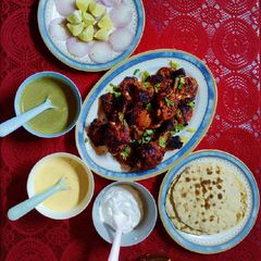 A picture of Tandoori chicken in grill.