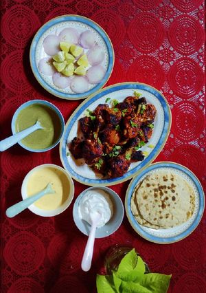 A picture of Tandoori chicken in grill.