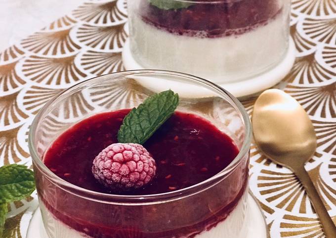 Panna cotta au coulis de framboise