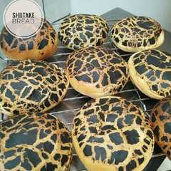 รูปของ Shiitake Bread aka Roti Jamur
