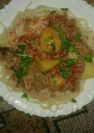 A picture of Spaghetti,minced meat potatoes.
