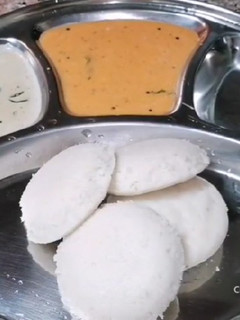 இட்லி தோசைக்கு ஏற்ற 2 சட்னி ஹோட்டல் ஸ்டைல் செய்முறை முக்கிய புகைப்படம்