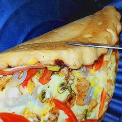 A picture of Anday wala pizza.