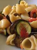 Pipe con verdure grigliate, pomodorini e mozzarella