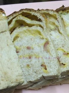 『蒜味培根起司土司』530g/12兩烤模/4條量 的食譜成品照片