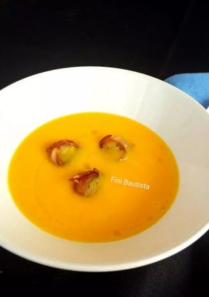 Una foto de Crema de zanahoria con coles de Bruselas y panceta