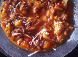 Una foto de Guiso de lenteja vegetariano para 2 personas