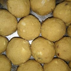 A picture of Moong ke ladoos.
