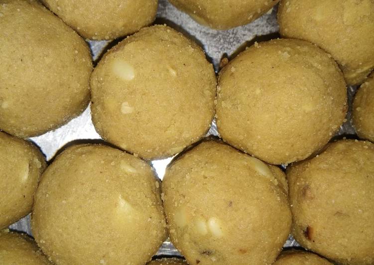 Moong ke ladoos