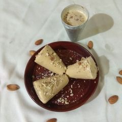 A picture of Mawa badam kulfi.