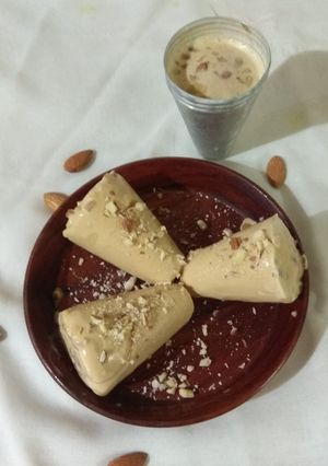 A picture of Mawa badam kulfi.