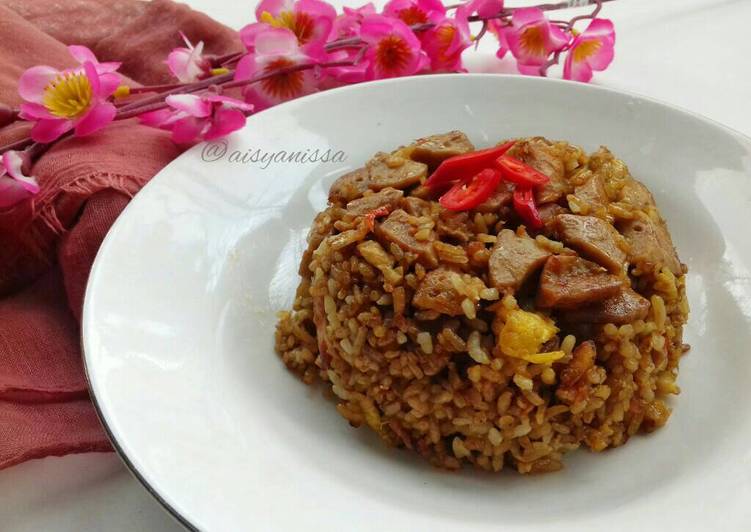 Nasi goreng ayam bakso