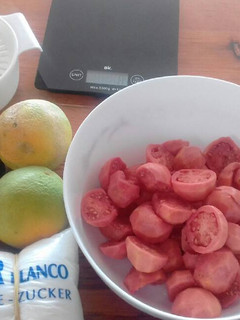 Una foto de Dulce de guayabas