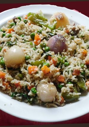 வெஜ்ஜி வ்ரைட் சாதம் (Veggie fried saatham recipe in tamil) செய்முறை முக்கிய புகைப்படம்