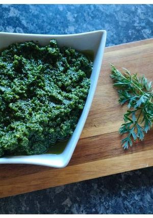 Une photo de Pesto aux fanes de carottes