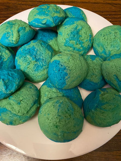 A picture of Earth day cookie.