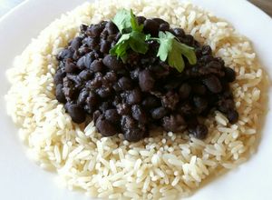 Una foto de Guiso de porotos negros