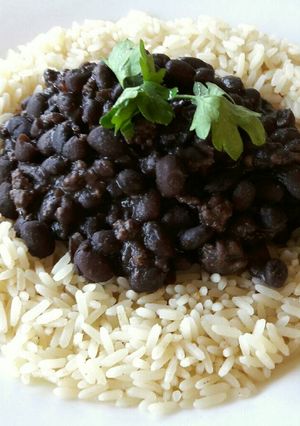 Una foto de Guiso de porotos negros