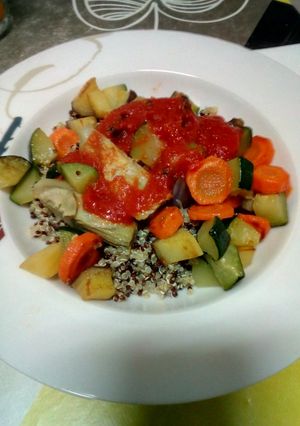 Una foto de Quinoa con verduras