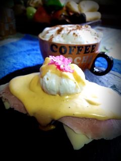 Una foto de Tosta de Huevos Benedictinos