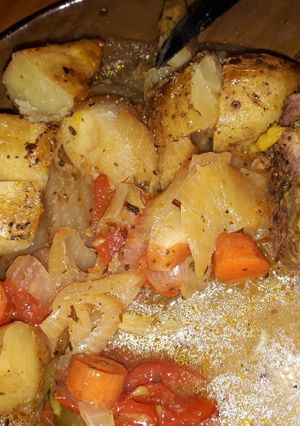 Una foto de Carne al horno con vegetales