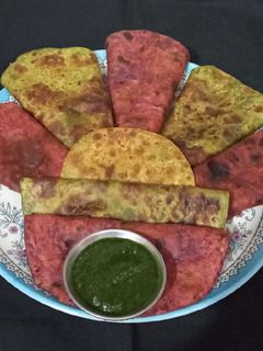 पालक चुकंदर के पराठे (Palak chukandar ke parathe recipe in hindi) रेसिपी मुख्य फोटो