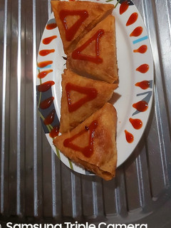 A picture of Noodle samosas.