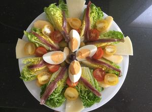 Foto principal de Ensalada de cogollos de Tudela con anchoas y 🍎 manzana