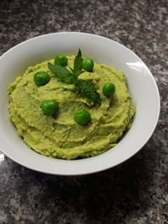 Una foto de Hummus de arvejas y castañas