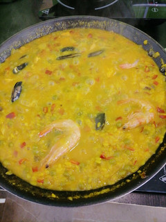 Una foto de La paella