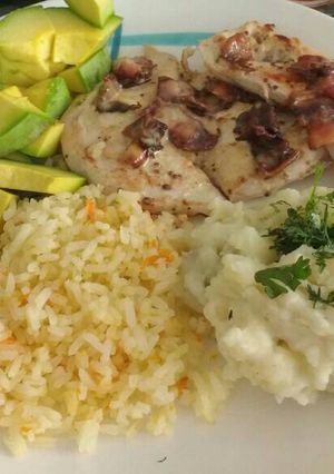 Una foto de Pollo con tocineta