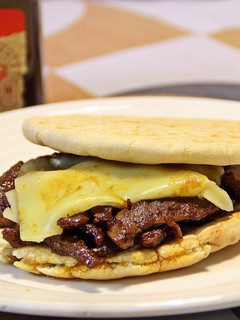 Una foto de Bocadillo de ternera barbacoa