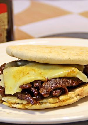 Una foto de Bocadillo de ternera barbacoa