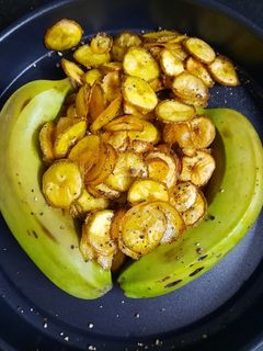 बनाना चिप्स (banana chips recipe in marathi) रेसिपी चे मुख्य फोटो